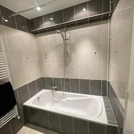 2 Pieces Bord De Mer A Proximite Nice, Antibes Et Monaco, 4 Personnes A De Cagnes Sur Mer